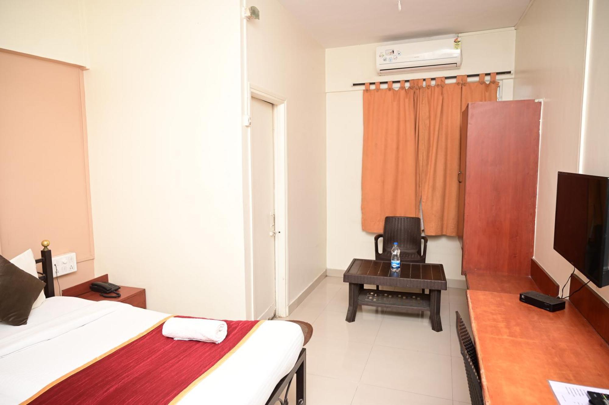 Hmr - Hmr Royal Hotel Pune