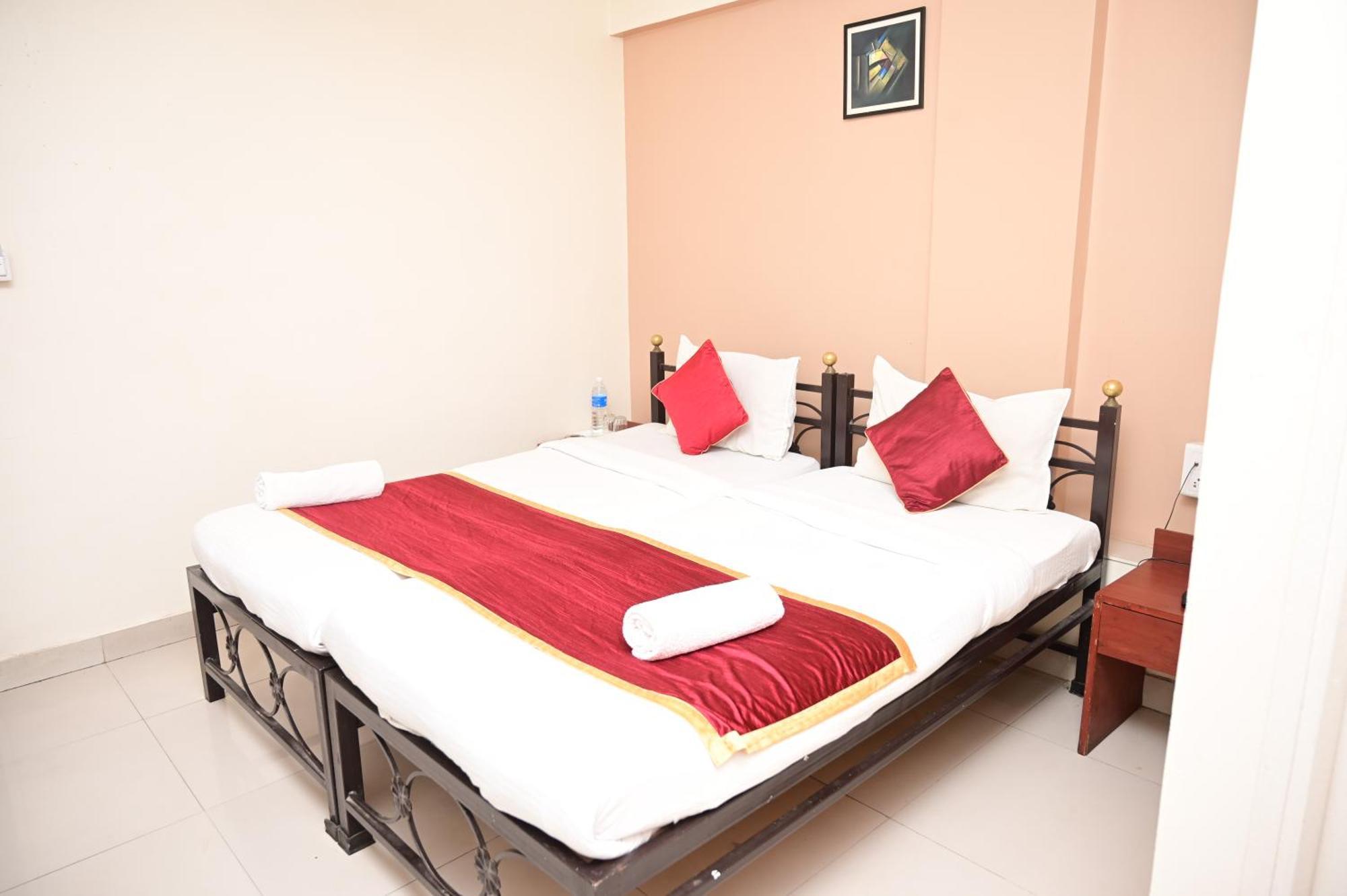 Hmr - Hmr Royal Hotel Pune